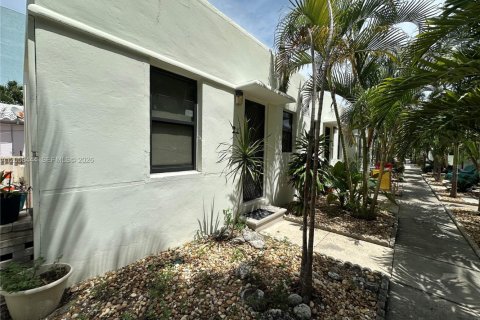 Condo in Hollywood, Florida, 1 bedroom  № 2263991 - photo 4
