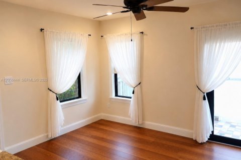 Condo in Hollywood, Florida, 1 bedroom  № 2263991 - photo 25