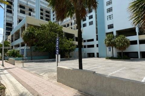 Condo in Hollywood, Florida, 1 bedroom  № 2263991 - photo 23