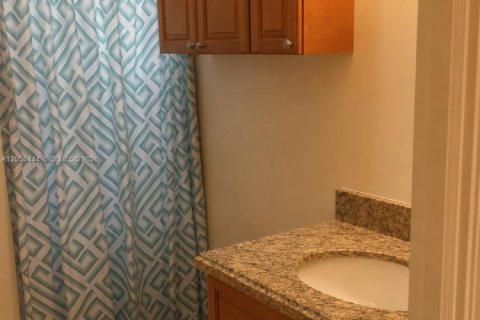 Condo in Hollywood, Florida, 1 bedroom  № 2263991 - photo 29