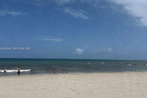 Condo in Hollywood, Florida, 1 bedroom  № 2263991 - photo 14