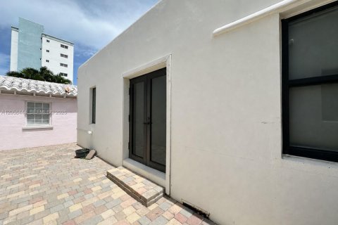 Condo in Hollywood, Florida, 1 bedroom  № 2263991 - photo 5