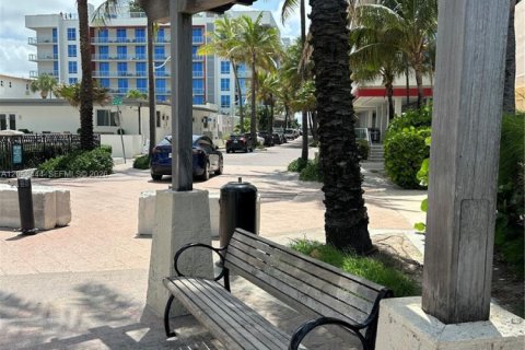 Condo in Hollywood, Florida, 1 bedroom  № 2263991 - photo 19