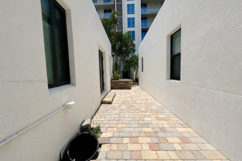 Condo in Hollywood, Florida, 1 bedroom  № 2263991 - photo 6
