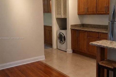 Condo in Hollywood, Florida, 1 bedroom  № 2263991 - photo 28
