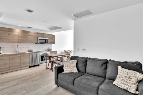 Condominio en alquiler en Miami, Florida, 1 dormitorio, 67.35 m2 № 2059962 - foto 7