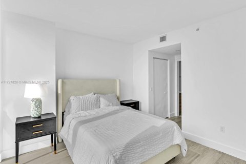 Condominio en alquiler en Miami, Florida, 1 dormitorio, 67.35 m2 № 2059962 - foto 21