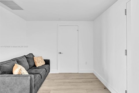 Condominio en alquiler en Miami, Florida, 1 dormitorio, 67.35 m2 № 2059962 - foto 5