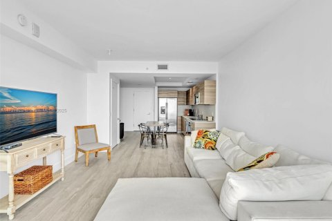 Condominio en alquiler en Miami, Florida, 1 dormitorio, 67.35 m2 № 2059962 - foto 18
