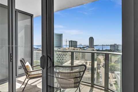 Condominio en alquiler en Miami, Florida, 1 dormitorio, 67.35 m2 № 2059962 - foto 16