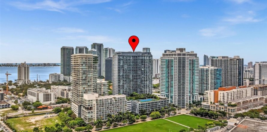 Condominio en Miami, Florida, 1 dormitorio  № 2059962