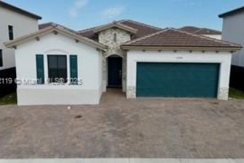 House in Miami, Florida 4 bedrooms, 176.89 sq.m. № 1864446 - photo 1
