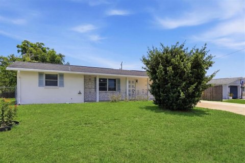 Casa en venta en North Port, Florida, 2 dormitorios, 83.61 m2 № 2231756 - foto 3
