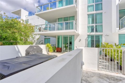 Condo in Miami, Florida, 1 bedroom  № 1929742 - photo 24