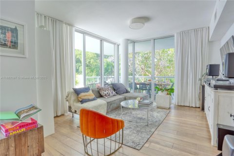 Condo in Miami, Florida, 1 bedroom  № 1929742 - photo 1