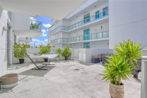 Condo in Miami, Florida, 1 bedroom  № 1929742 - photo 21