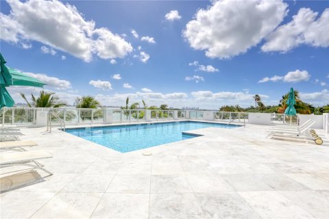 Condo in Miami, Florida, 1 bedroom  № 1929742 - photo 27