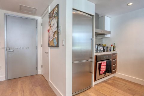 Condo in Miami, Florida, 1 bedroom  № 1929742 - photo 17
