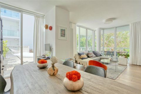 Condo in Miami, Florida, 1 bedroom  № 1929742 - photo 3