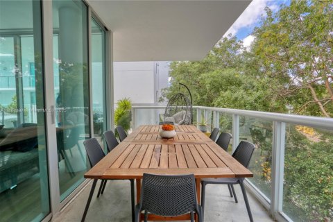 Condo in Miami, Florida, 1 bedroom  № 1929742 - photo 5