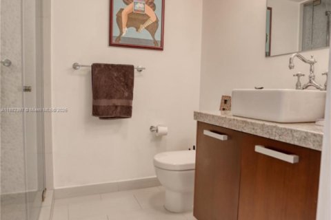 Condo in Miami, Florida, 1 bedroom  № 1929742 - photo 13