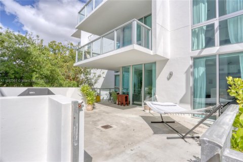 Condo in Miami, Florida, 1 bedroom  № 1929742 - photo 26
