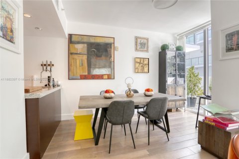 Condo in Miami, Florida, 1 bedroom  № 1929742 - photo 2