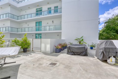Condo in Miami, Florida, 1 bedroom  № 1929742 - photo 22