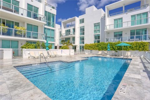 Condo in Miami, Florida, 1 bedroom  № 1929742 - photo 10