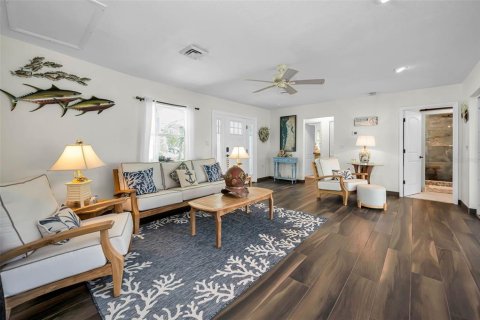 Casa en venta en Tarpon Springs, Florida, 3 dormitorios, 288.28 m2 № 2216929 - foto 18