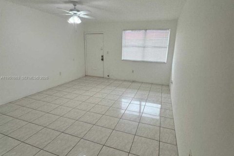 Apartamento en alquiler en Miami, Florida, 2 dormitorios, 72.74 m2 № 2006322 - foto 5