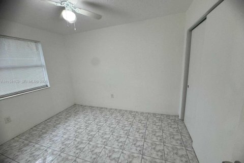 Apartamento en alquiler en Miami, Florida, 2 dormitorios, 72.74 m2 № 2006322 - foto 10