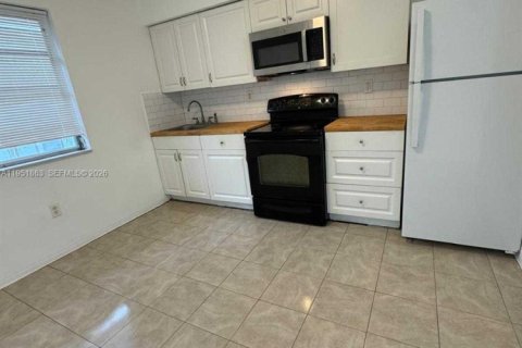 Apartamento en alquiler en Miami, Florida, 2 dormitorios, 72.74 m2 № 2006322 - foto 3
