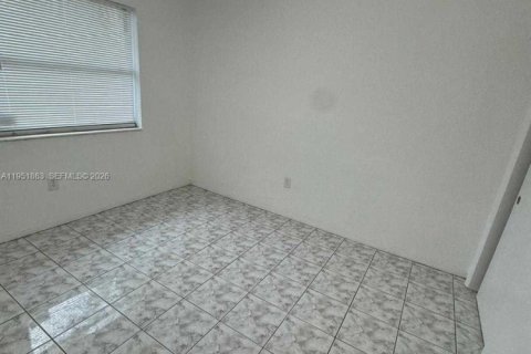 Apartamento en alquiler en Miami, Florida, 2 dormitorios, 72.74 m2 № 2006322 - foto 7