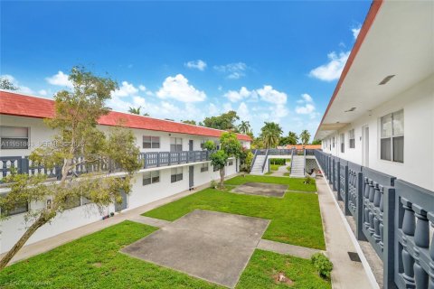 Apartamento en alquiler en Miami, Florida, 2 dormitorios, 72.74 m2 № 2006322 - foto 11