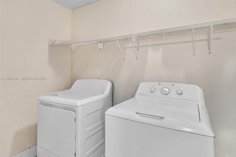 Immobilier commercial à vendre à Fort Lauderdale, Floride: 176.14 m2 № 2025278 - photo 28