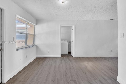 Immobilier commercial à vendre à Fort Lauderdale, Floride: 176.14 m2 № 2025278 - photo 4