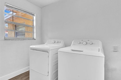 Immobilier commercial à vendre à Fort Lauderdale, Floride: 176.14 m2 № 2025278 - photo 10