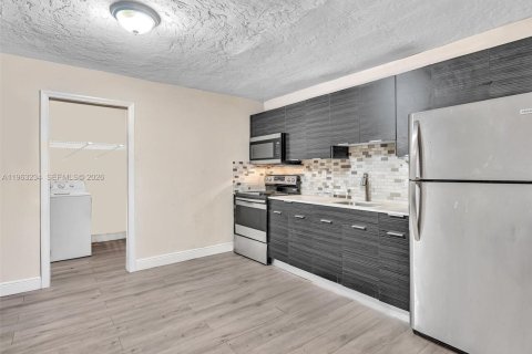 Immobilier commercial à vendre à Fort Lauderdale, Floride: 176.14 m2 № 2025278 - photo 27