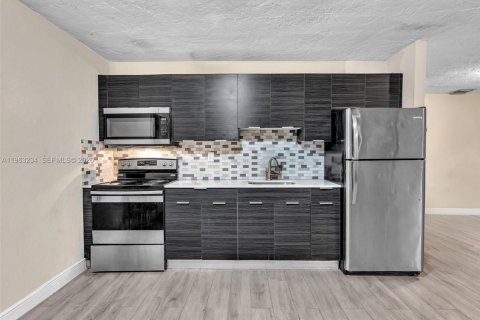 Immobilier commercial à vendre à Fort Lauderdale, Floride: 176.14 m2 № 2025278 - photo 29