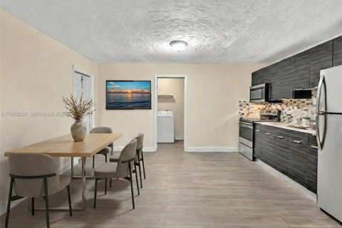 Immobilier commercial à vendre à Fort Lauderdale, Floride: 176.14 m2 № 2025278 - photo 26