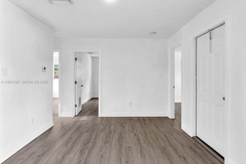 Immobilier commercial à vendre à Fort Lauderdale, Floride: 176.14 m2 № 2025278 - photo 12