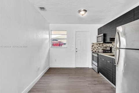 Immobilier commercial à vendre à Fort Lauderdale, Floride: 176.14 m2 № 2025278 - photo 6