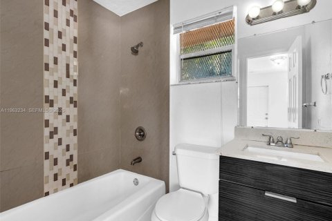 Immobilier commercial à vendre à Fort Lauderdale, Floride: 176.14 m2 № 2025278 - photo 21