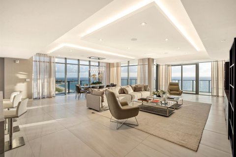 Condominio en venta en Pompano Beach, Florida, 4 dormitorios, 429.95 m2 № 2146614 - foto 11