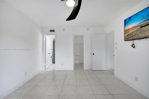 Condo in Pompano Beach, Florida, 2 bedrooms № 1963066 - photo 12