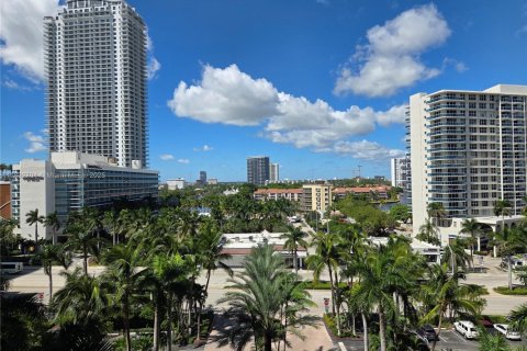 Купить кондоминиум в Холливуд, Флорида 1 спальня, 73.3м2, № 1949766 - фото 16