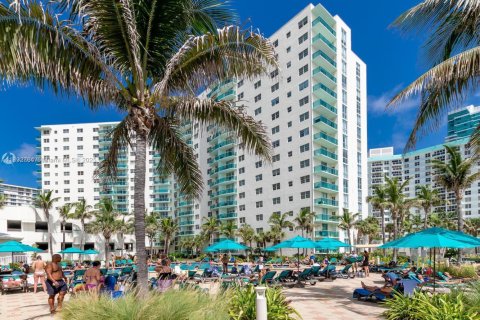 Купить кондоминиум в Холливуд, Флорида 1 спальня, 73.3м2, № 1949766 - фото 19