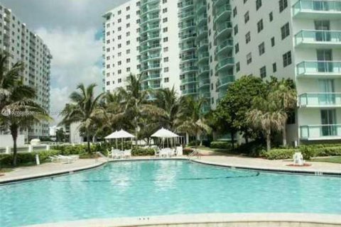 Купить кондоминиум в Холливуд, Флорида 1 спальня, 73.3м2, № 1949766 - фото 20