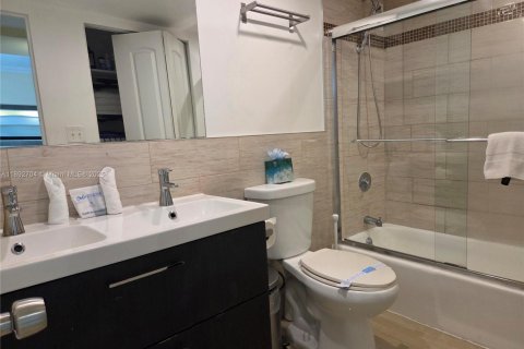 Купить кондоминиум в Холливуд, Флорида 1 спальня, 73.3м2, № 1949766 - фото 12